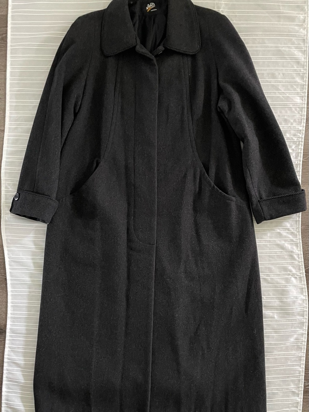 Vtg. 90's JAD Classic Black wool Women’s Long Trench Coat w/ lined collar&cuffs